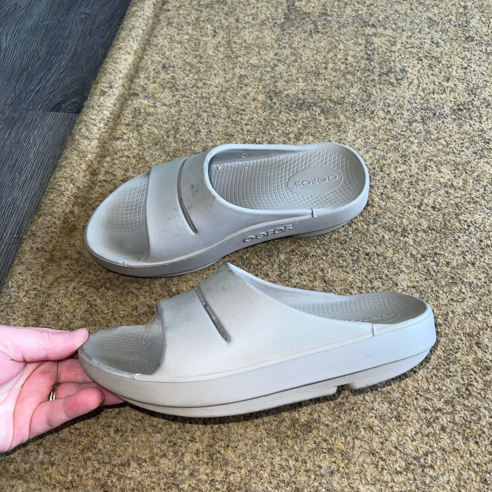 OOFOS Light Gray Slide Sandals